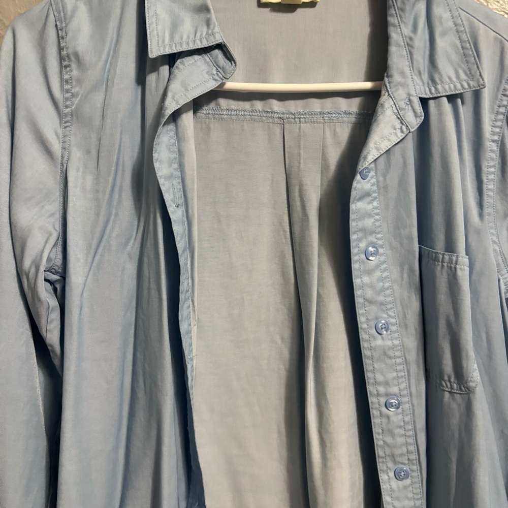 Elegant Light Blue Button Down Shirt - Picture 5 of 10